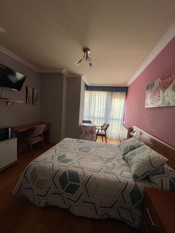 Hostal Santiago 2 Бургос Экстерьер фото