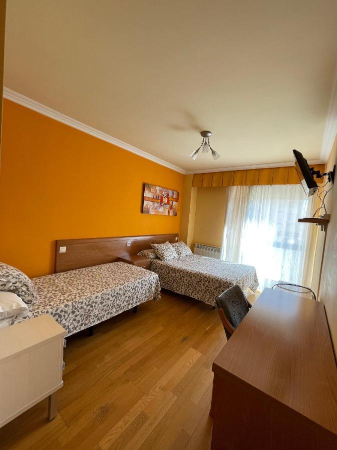 Hostal Santiago 2 Бургос Экстерьер фото