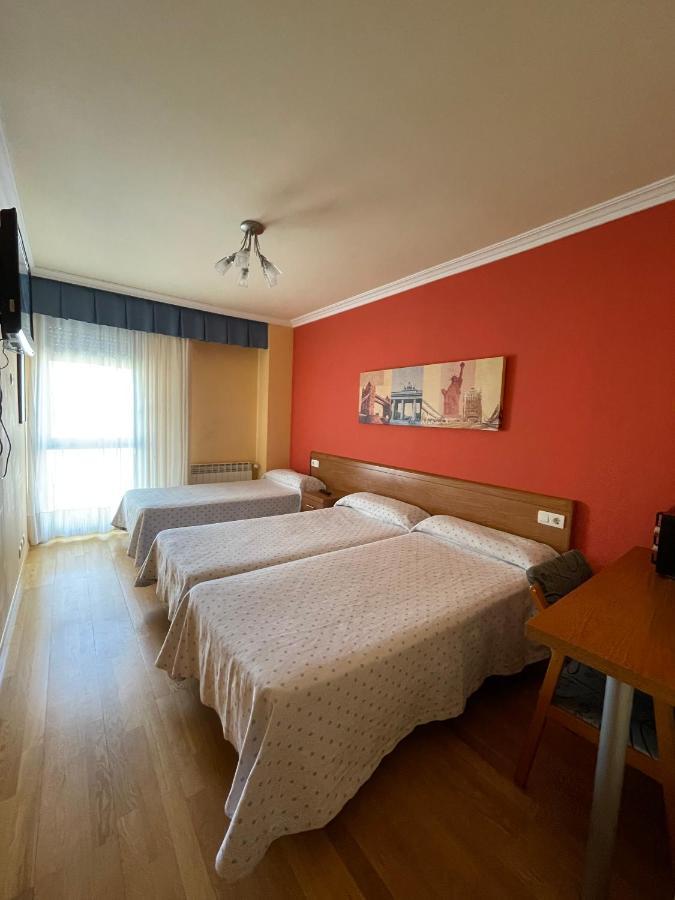 Hostal Santiago 2 Бургос Экстерьер фото