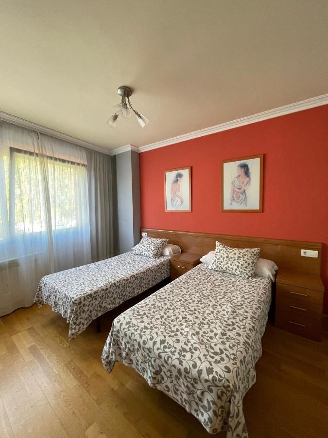 Hostal Santiago 2 Бургос Экстерьер фото