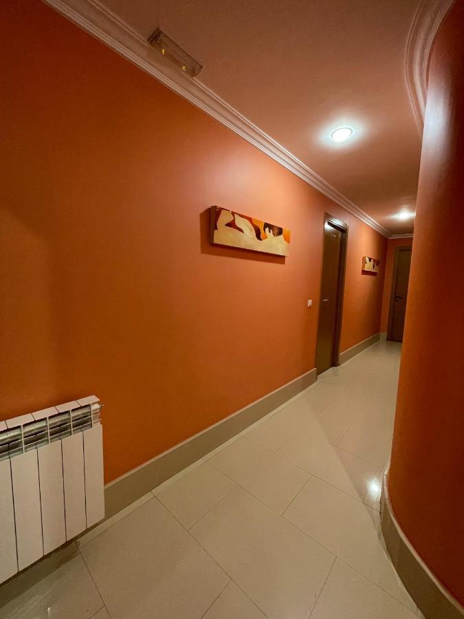 Hostal Santiago 2 Бургос Экстерьер фото