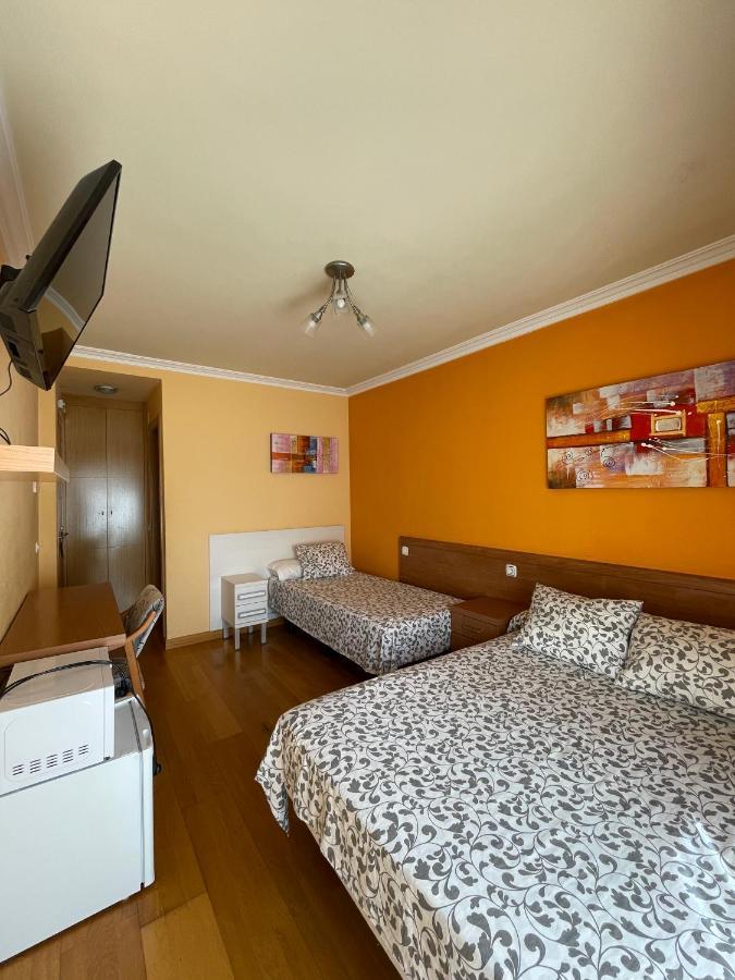 Hostal Santiago 2 Бургос Экстерьер фото