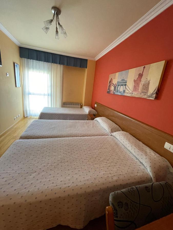 Hostal Santiago 2 Бургос Экстерьер фото