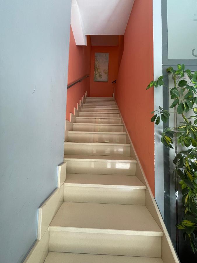 Hostal Santiago 2 Бургос Экстерьер фото