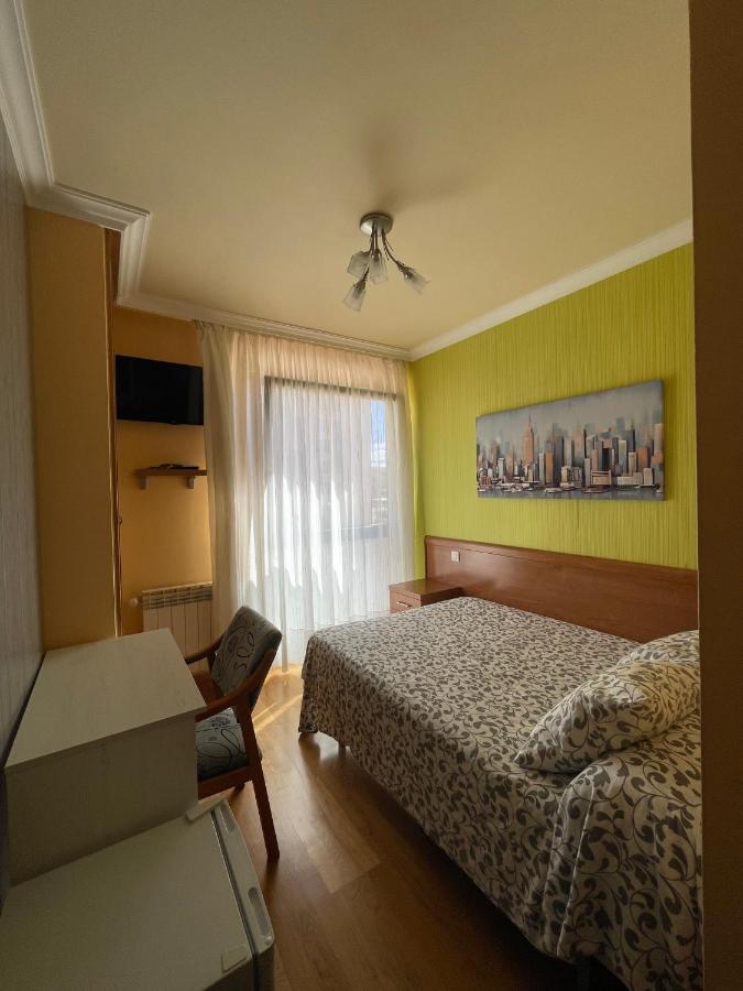 Hostal Santiago 2 Бургос Экстерьер фото
