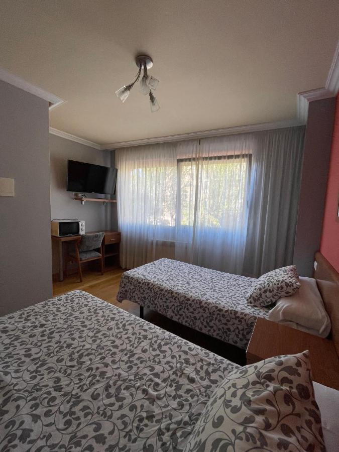 Hostal Santiago 2 Бургос Экстерьер фото