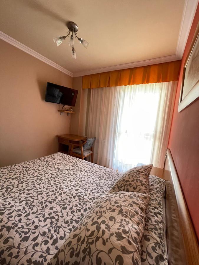 Hostal Santiago 2 Бургос Экстерьер фото