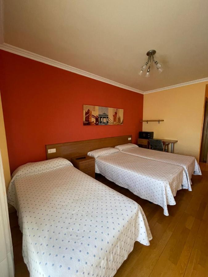 Hostal Santiago 2 Бургос Экстерьер фото