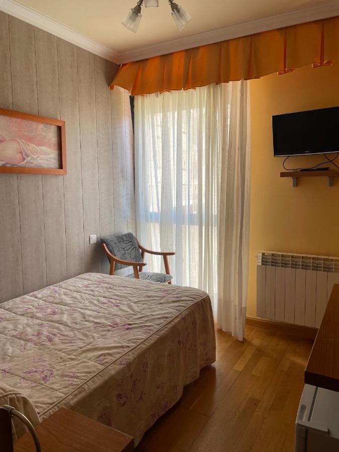 Hostal Santiago 2 Бургос Экстерьер фото
