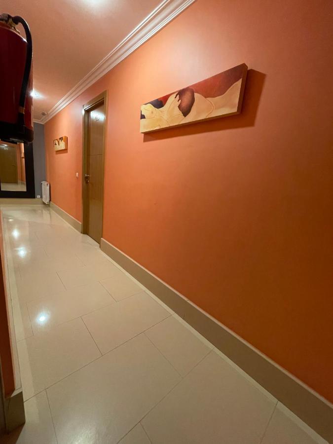Hostal Santiago 2 Бургос Экстерьер фото