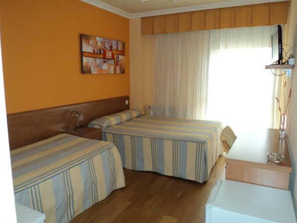 Hostal Santiago 2 Бургос Экстерьер фото