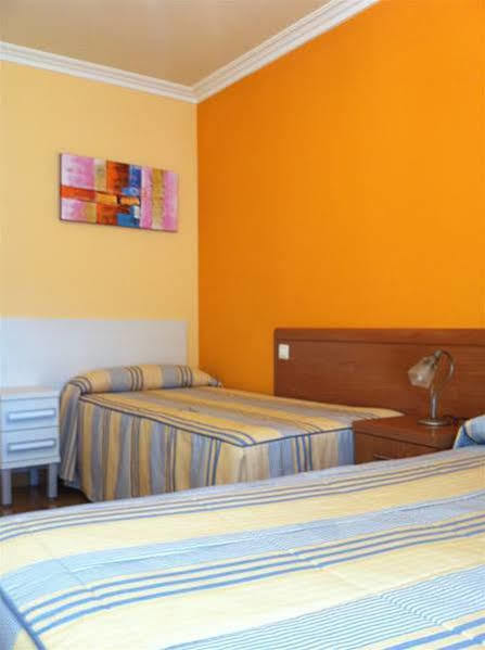 Hostal Santiago 2 Бургос Экстерьер фото