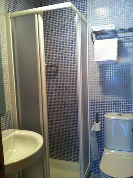 Hostal Santiago 2 Бургос Экстерьер фото