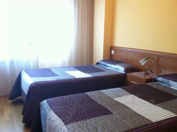 Hostal Santiago 2 Бургос Экстерьер фото